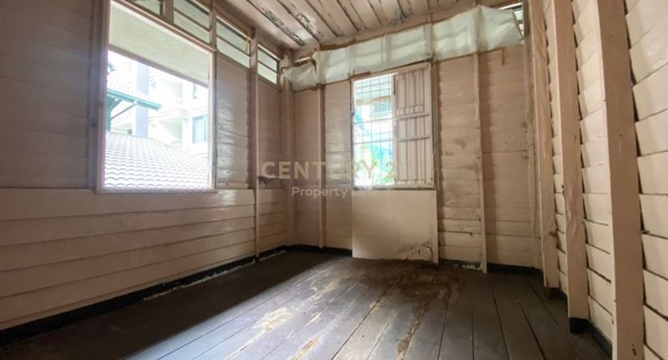 For rent 10 bedrooms house in Sathon, Bangkok