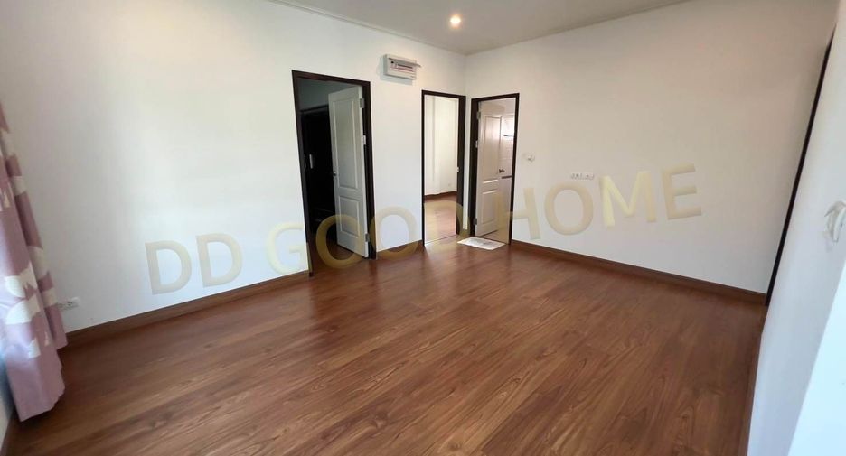 For sale 4 bed house in Min Buri, Bangkok Hipflat