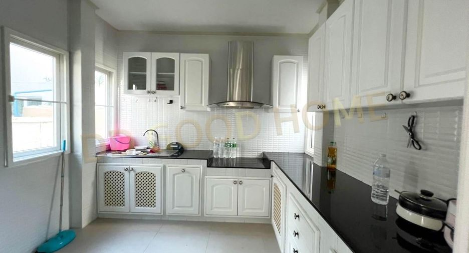 À vendre 4 chambres maison à Min Buri, Bangkok