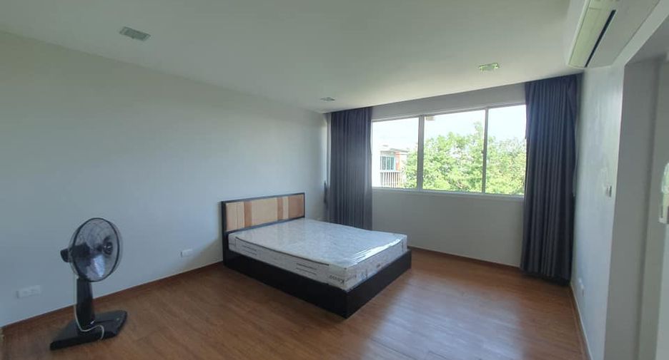 Casa adosada en venta de 3 habitaciones en Mueang Rayong, Rayong