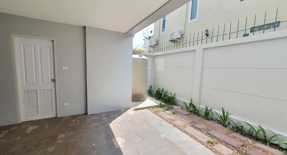 Casa adosada en venta de 3 habitaciones en Mueang Rayong, Rayong