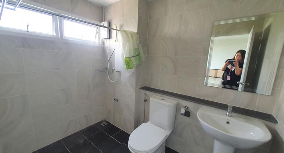 Casa adosada en venta de 3 habitaciones en Mueang Rayong, Rayong