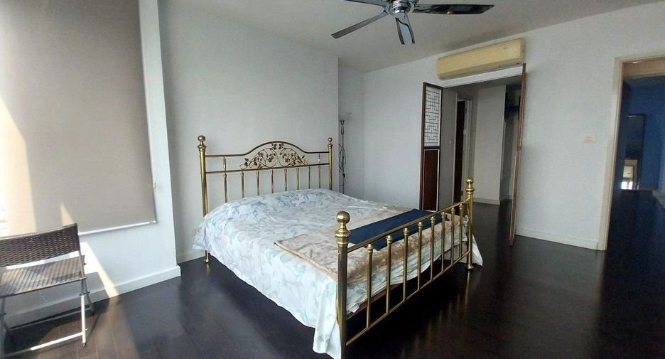 For rent 3 bed condo in Khlong San, Bangkok