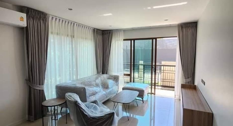 For rent 4 bedrooms house in Bang Kapi, Bangkok