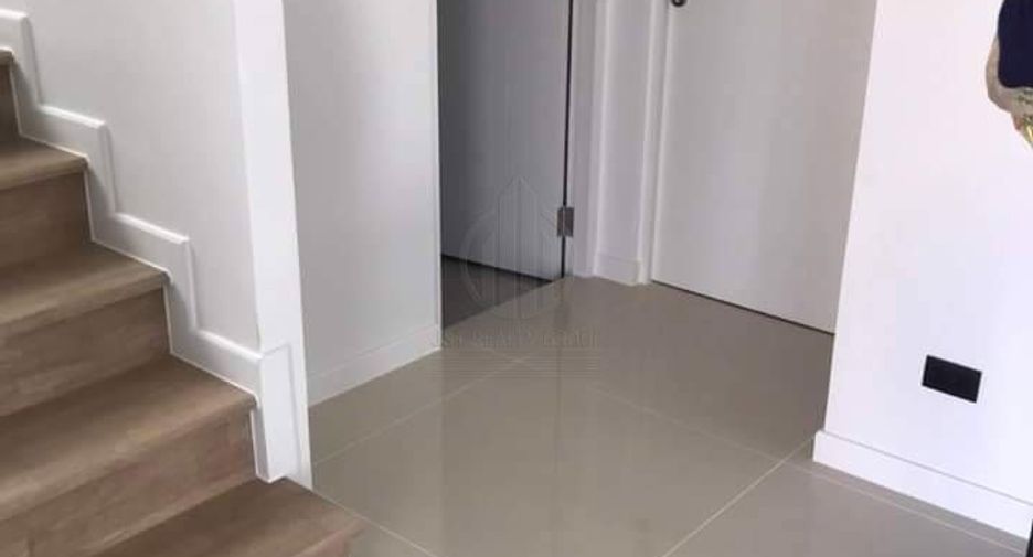 For rent 4 bedrooms house in Bang Kapi, Bangkok