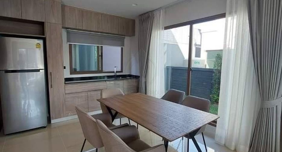 For rent 4 bedrooms house in Bang Kapi, Bangkok