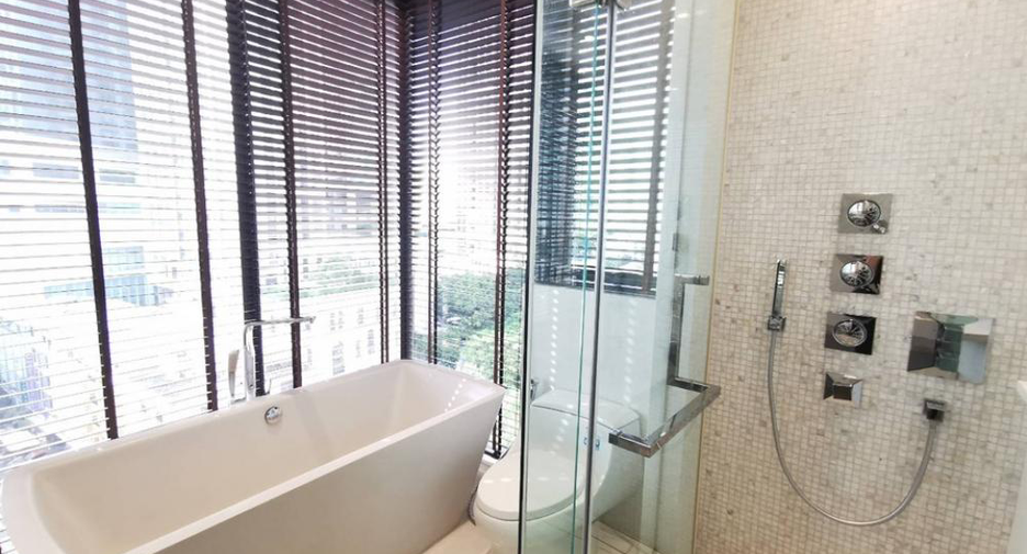 For rent and for sale studio condo in Khlong Toei, Bangkok