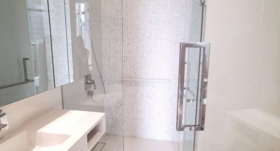 For rent and for sale studio condo in Khlong Toei, Bangkok