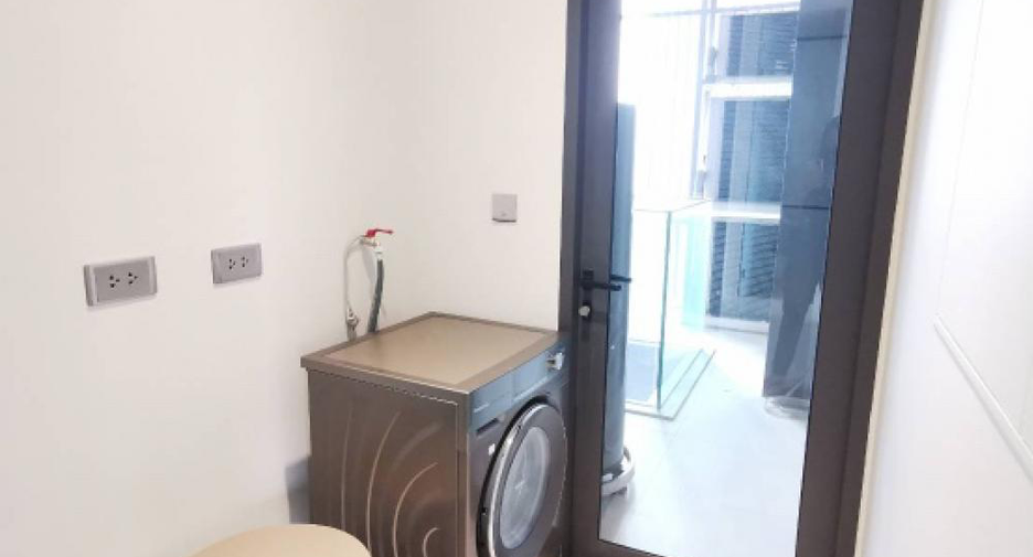 For rent and for sale studio condo in Khlong Toei, Bangkok