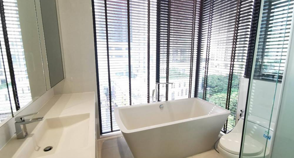 For rent and for sale studio condo in Khlong Toei, Bangkok