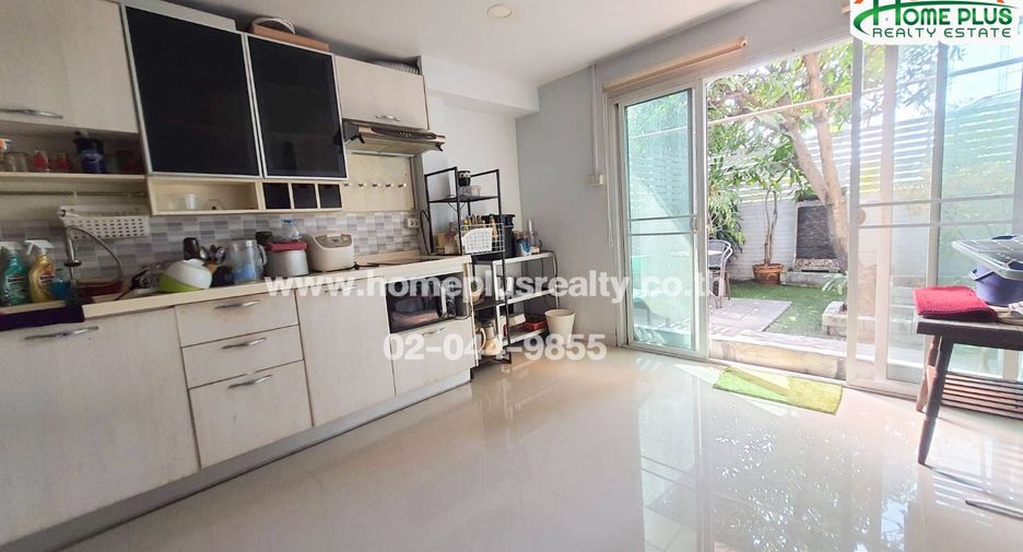 For sale 2 bedrooms townhouse in Bang Phli, Samut Prakan