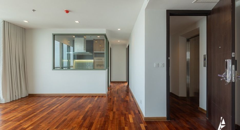 For sale 3 bedrooms condo in Pathum Wan, Bangkok