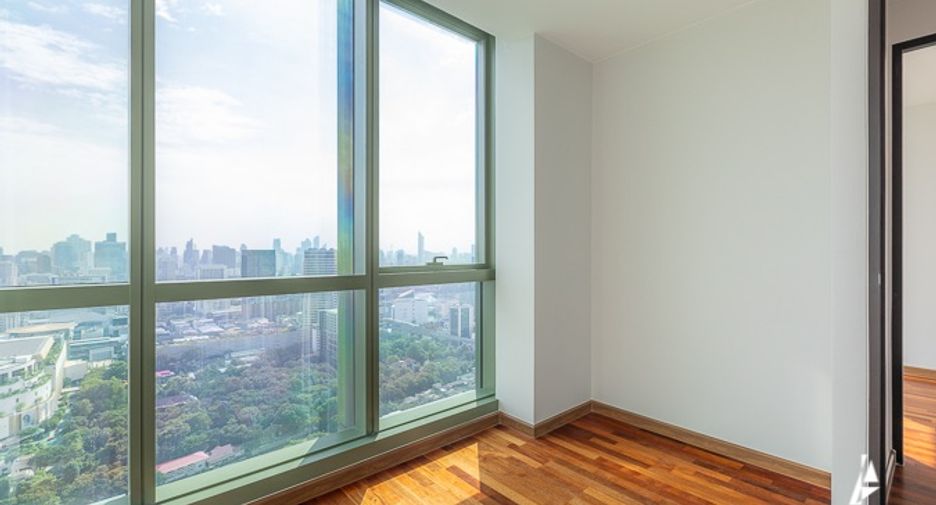 For sale 3 bedrooms condo in Pathum Wan, Bangkok