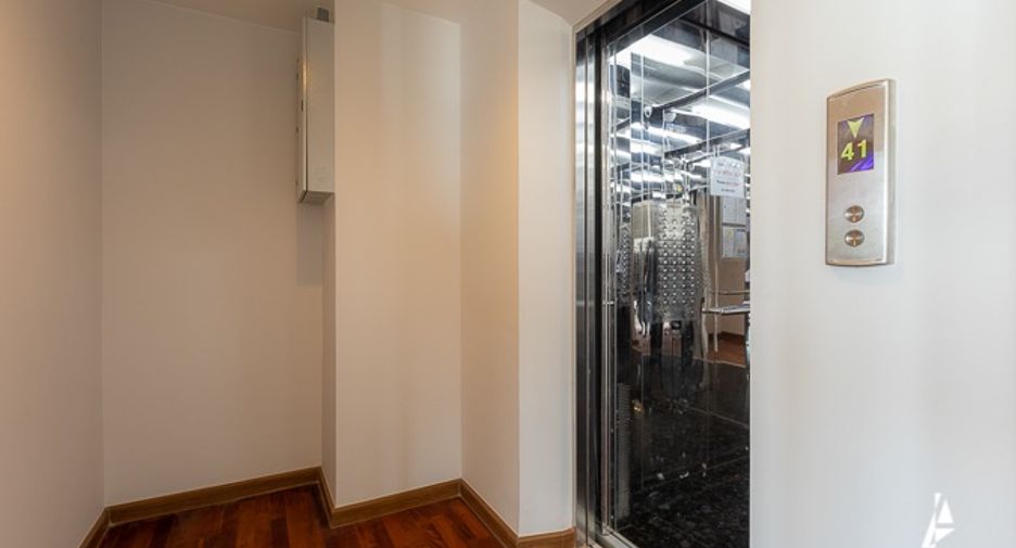 For sale 3 bedrooms condo in Pathum Wan, Bangkok