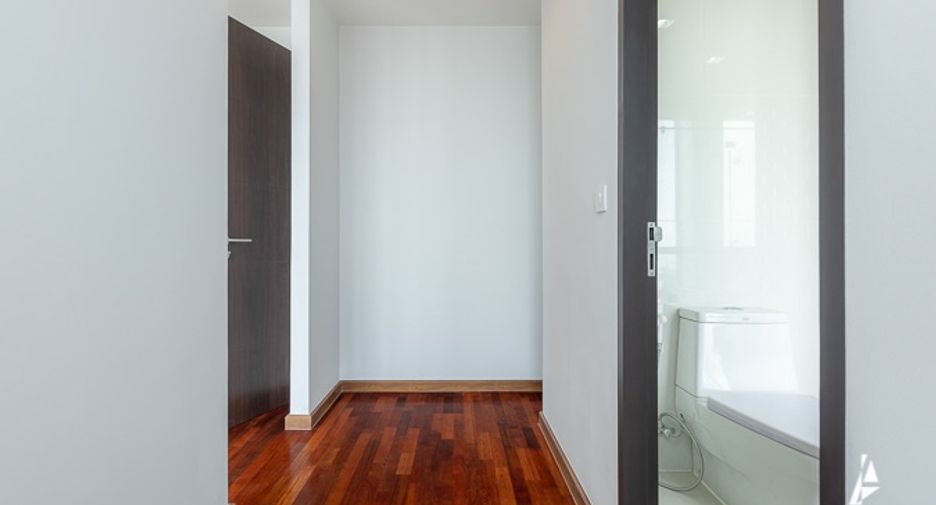 For sale 3 bedrooms condo in Pathum Wan, Bangkok
