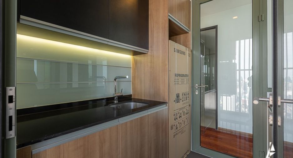 For sale 3 bedrooms condo in Pathum Wan, Bangkok