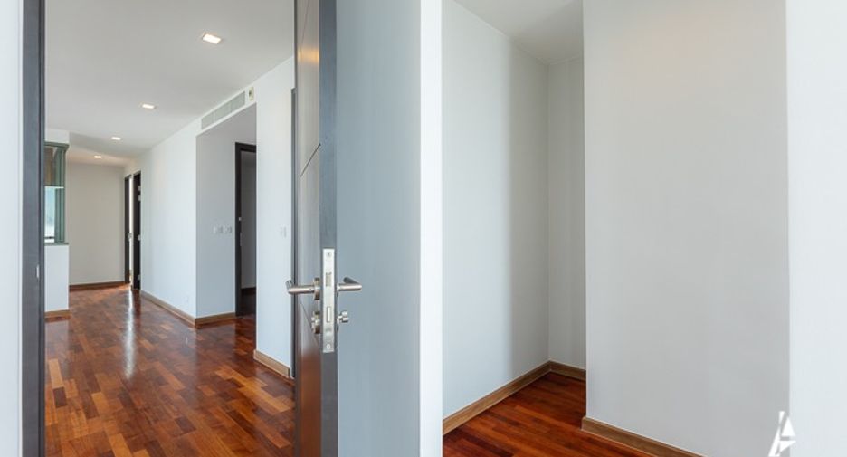 For sale 3 bedrooms condo in Pathum Wan, Bangkok