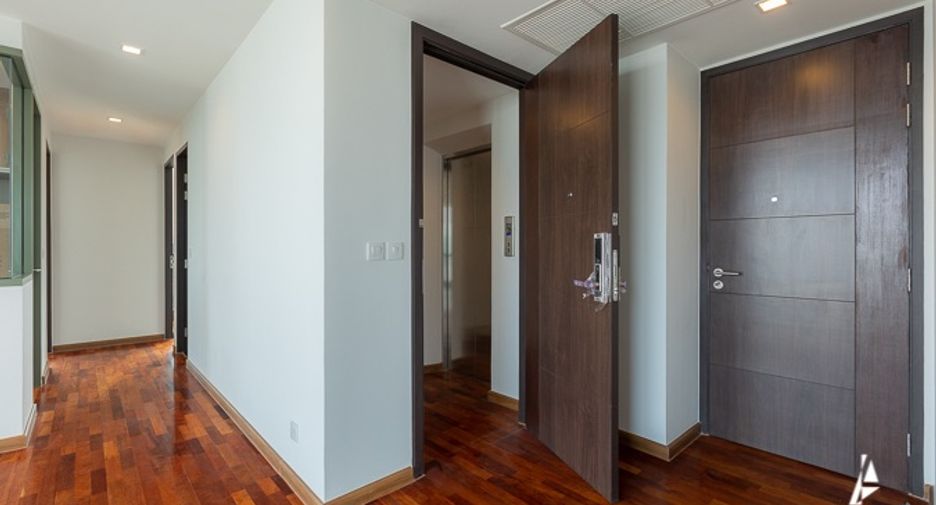 For sale 3 bedrooms condo in Pathum Wan, Bangkok