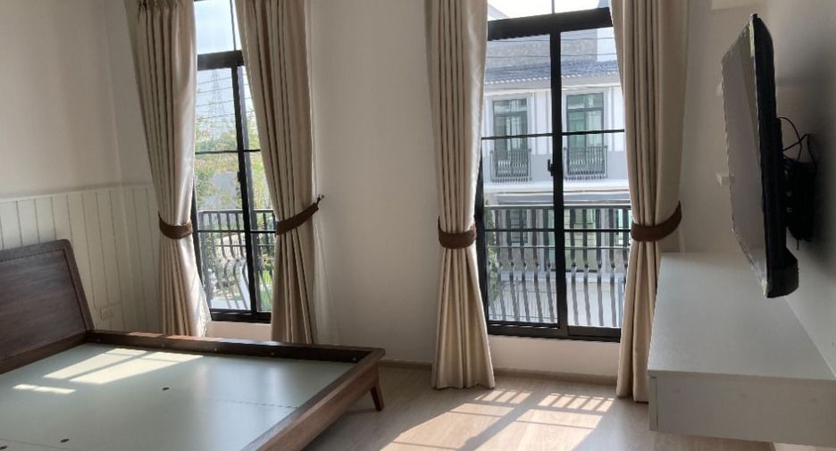 For rent 3 bedrooms townhouse in Bang Phli, Samut Prakan