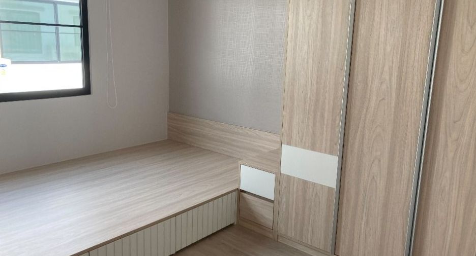 For rent 3 bedrooms townhouse in Bang Phli, Samut Prakan