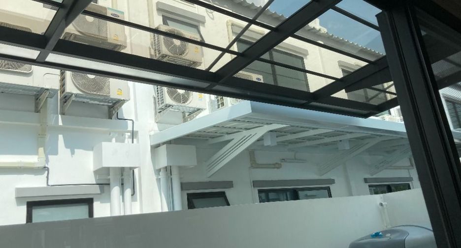 For rent 3 bedrooms townhouse in Bang Phli, Samut Prakan