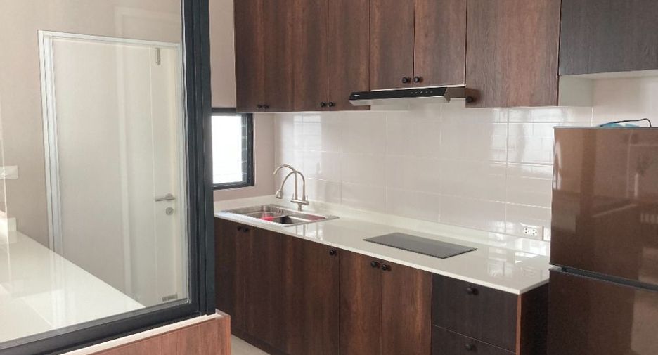 For rent 3 bedrooms townhouse in Bang Phli, Samut Prakan