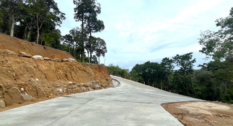 Terreno en venta en Takua Thung, Phang Nga