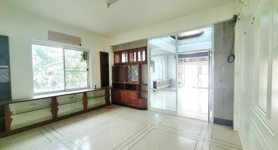 À vendre 4 chambres local commercial à Si Prachan, Suphan Buri