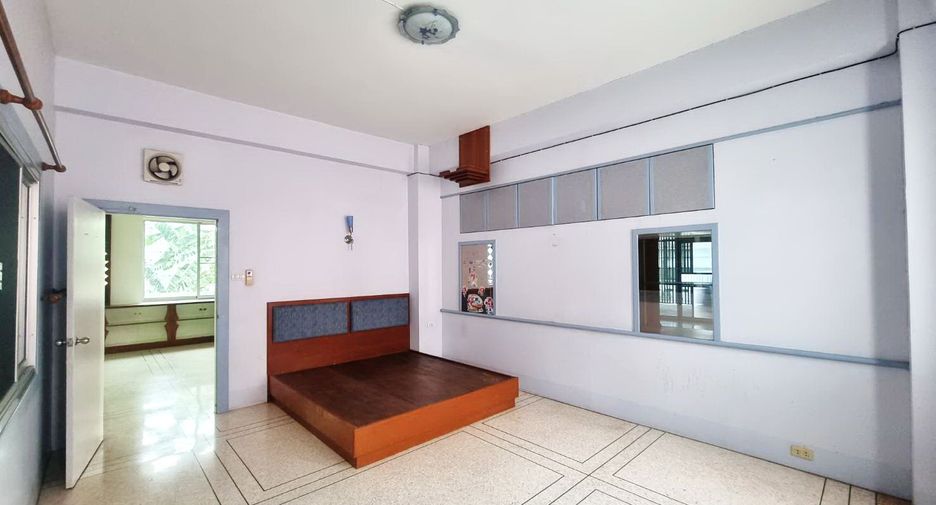 À vendre 4 chambres local commercial à Si Prachan, Suphan Buri