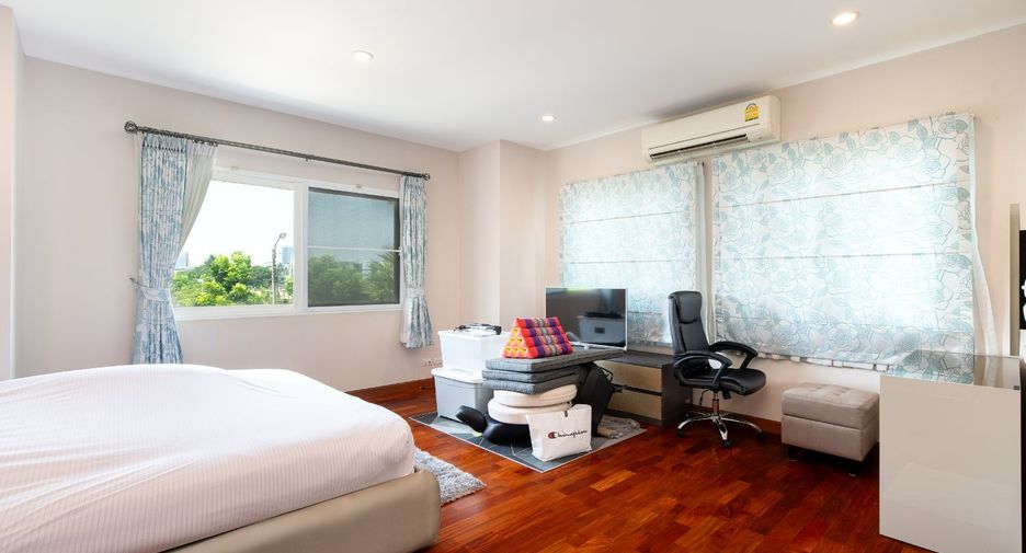 À vendre 5 chambres maison à Bang Khae, Bangkok