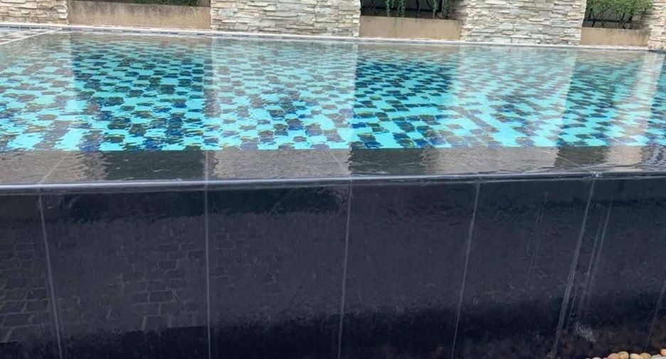 For rent 4 bedrooms townhouse in Watthana, Bangkok