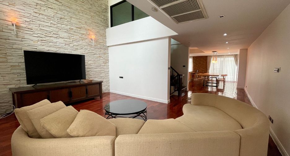 For rent 4 bedrooms townhouse in Watthana, Bangkok