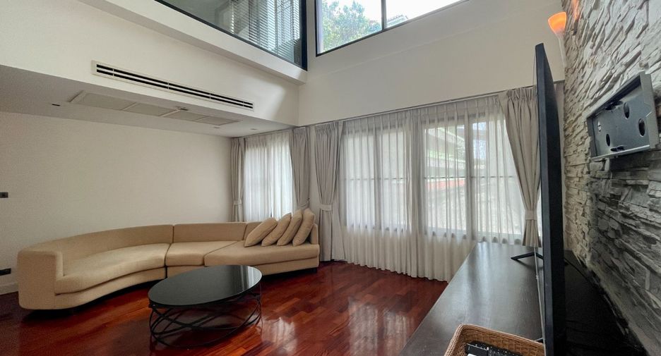 For rent 4 bedrooms townhouse in Watthana, Bangkok
