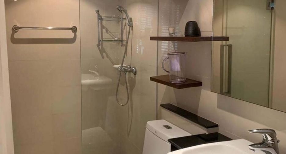 For rent 4 bedrooms townhouse in Watthana, Bangkok