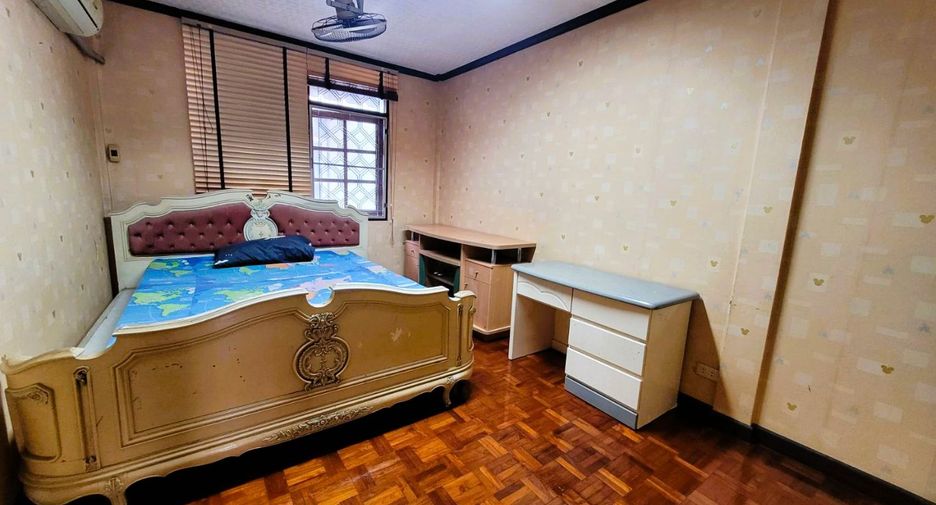 For sale 3 bed house in Bangkok Yai, Bangkok