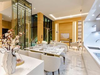 For sale 4 bed office in Watthana, Bangkok