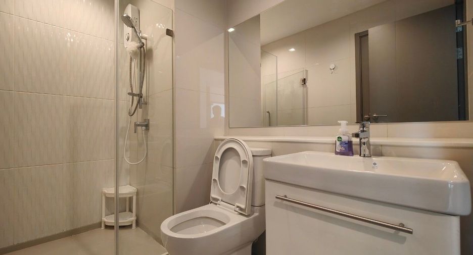 For sale 2 bed condo in Huai Khwang, Bangkok