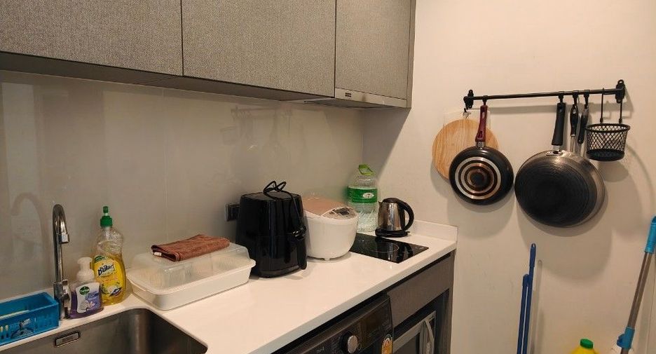 For sale 2 bed condo in Huai Khwang, Bangkok