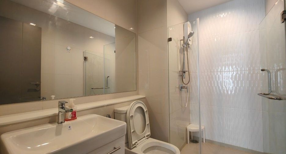 For sale 2 bed condo in Huai Khwang, Bangkok