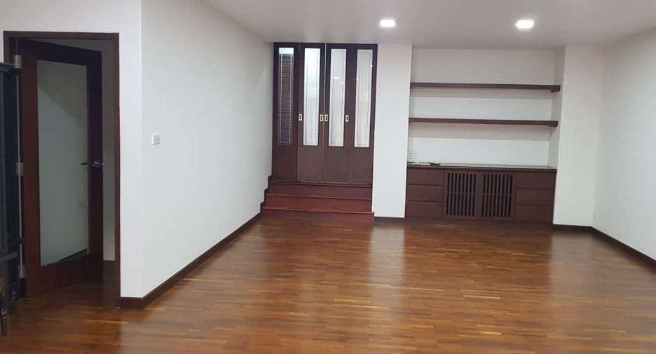 ให้เช่า 3 ห้องนอน ทาวน์เฮ้าส์ ใน วัฒนา, กรุงเทพฯ