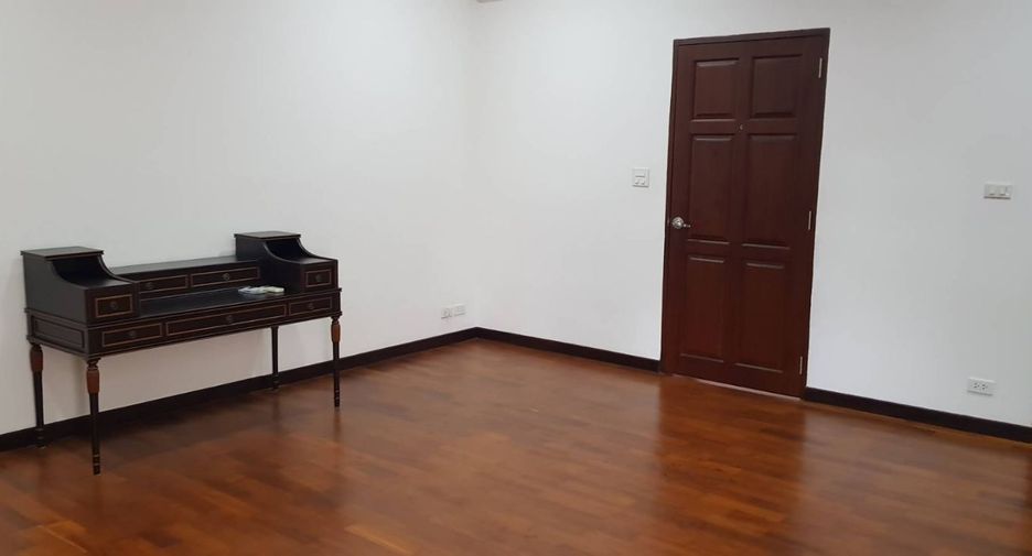 ให้เช่า 3 ห้องนอน ทาวน์เฮ้าส์ ใน วัฒนา, กรุงเทพฯ