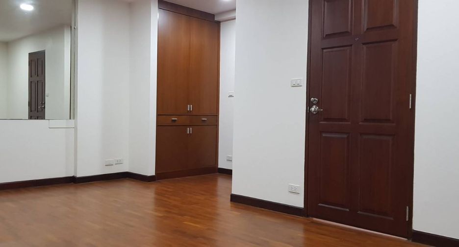 ให้เช่า 3 ห้องนอน ทาวน์เฮ้าส์ ใน วัฒนา, กรุงเทพฯ