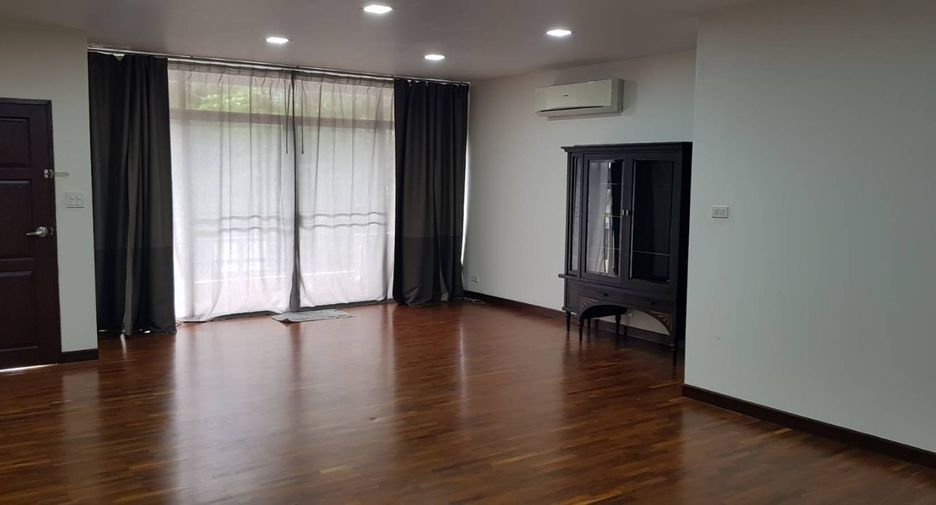 ให้เช่า 3 ห้องนอน ทาวน์เฮ้าส์ ใน วัฒนา, กรุงเทพฯ