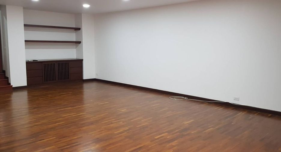ให้เช่า 3 ห้องนอน ทาวน์เฮ้าส์ ใน วัฒนา, กรุงเทพฯ