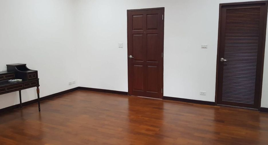 ให้เช่า 3 ห้องนอน ทาวน์เฮ้าส์ ใน วัฒนา, กรุงเทพฯ