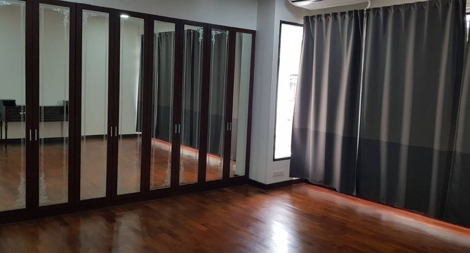 ให้เช่า 3 ห้องนอน ทาวน์เฮ้าส์ ใน วัฒนา, กรุงเทพฯ