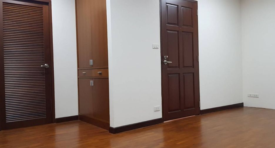 ให้เช่า 3 ห้องนอน ทาวน์เฮ้าส์ ใน วัฒนา, กรุงเทพฯ
