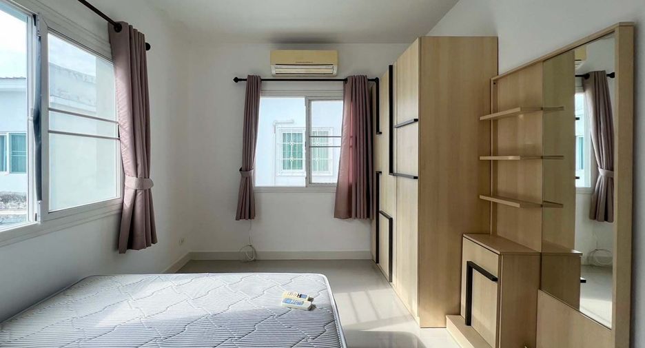For rent 3 bedrooms townhouse in Mueang Chiang Mai, Chiang Mai