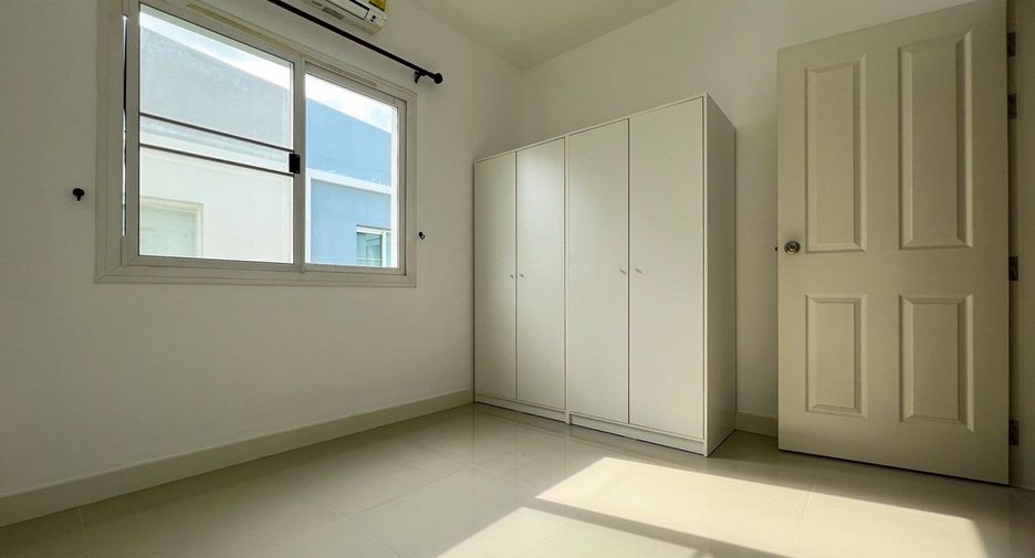 For rent 3 bedrooms townhouse in Mueang Chiang Mai, Chiang Mai