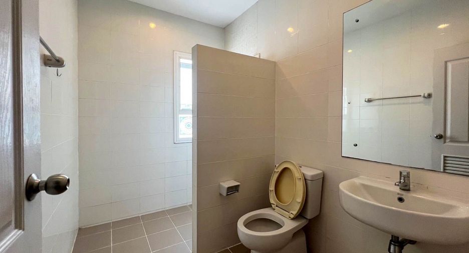 For rent 3 bedrooms townhouse in Mueang Chiang Mai, Chiang Mai